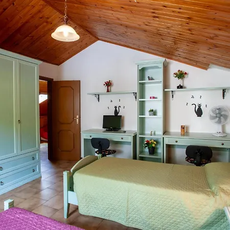Lovely In Poggio With Kitchen Дом отдыха