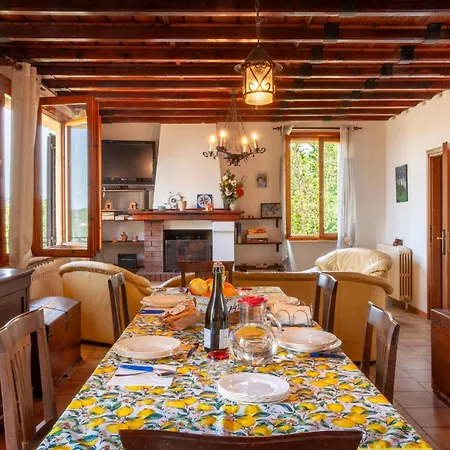 Lovely In Poggio With Kitchen Сasa de vacaciones *